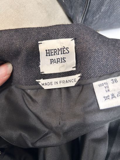HERMÈS Paris
Jupe droite au genoux en gabardine...