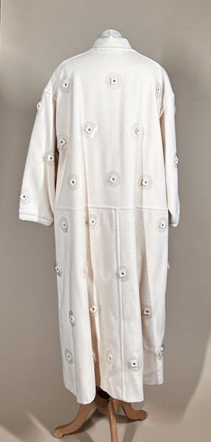 COURRÈGES Paris 
Long manteau en lainage...