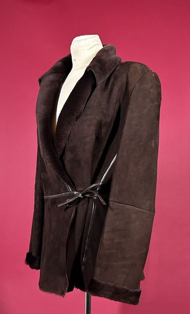 WEEK END MAX MARA
Veste en peau lainée marron,...