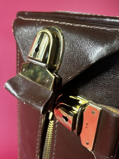 GOYARD 
Valise porte-habit pliable chiffrée...