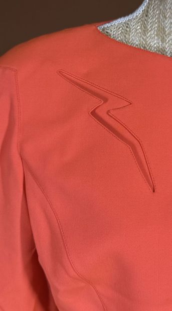 THIERRY MUGLER 
Veste en laine peignée orange,...