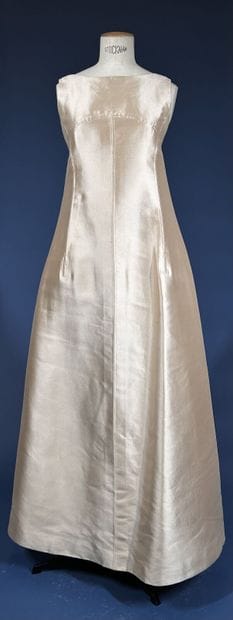 PIERRE BALMAIN Boutique 
Robe longue en soie...