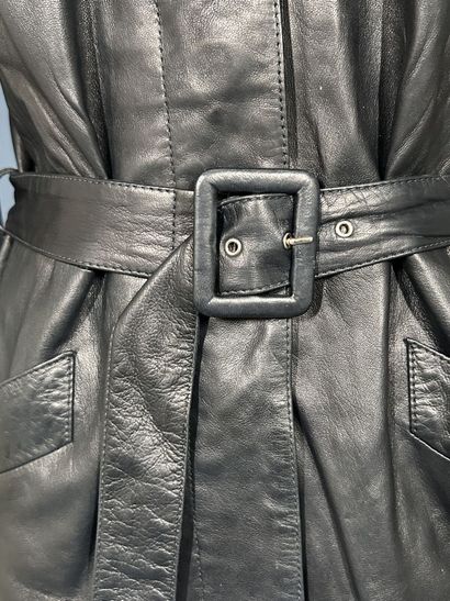 HERMÈS SPORT
Robe façon trench mi-longue...