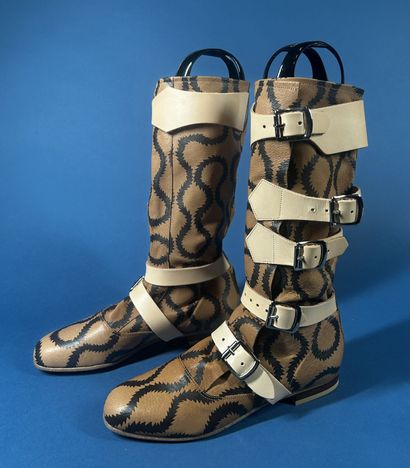 VIVIENNE WESTWOOD 
Paire de bottes pirate...