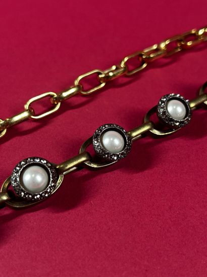 LANVIN 
Sautoir à deux types de chaînes rassemblées...