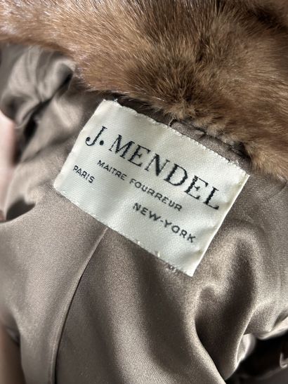 J. MENDEN
Manteau 7/8e en vison éjarré beige,...