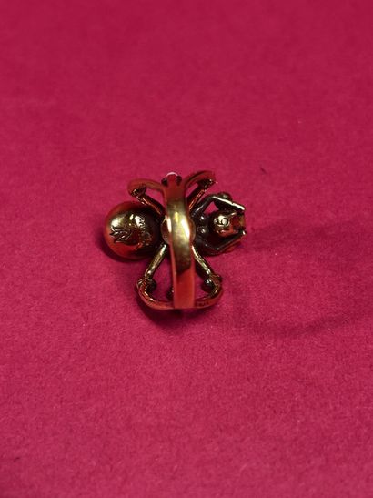 ALEXANDER McQUEEN 
Parure en métal doré découpée...