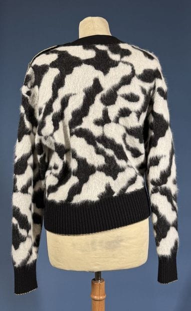 CHANEL 
Twinset en alpaga marbré camélia...