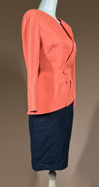 THIERRY MUGLER 
Veste en laine peignée orange,...