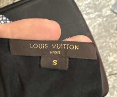 LOUIS VUITTON 
Robe longue pull en mailles...