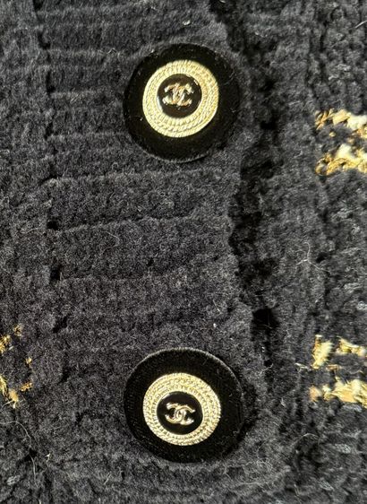 CHANEL 
Pull en lainage velours chenillé...