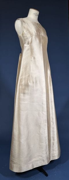 PIERRE BALMAIN Boutique 
Robe longue en soie...