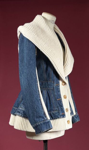 ALEXANDER McQUEEN 
Veste en denim brut à...