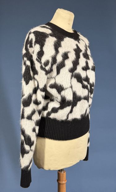 CHANEL 
Twinset en alpaga marbré camélia...