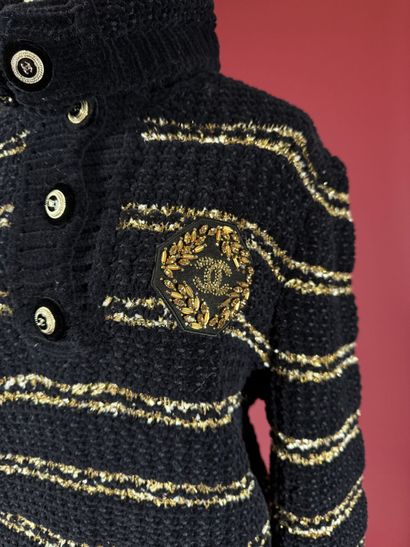 CHANEL 
Pull en lainage velours chenillé...