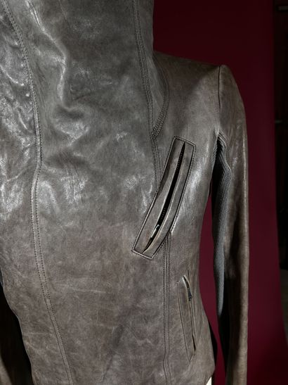 RICK OWENS 
Veste en cuir gris beige, col...