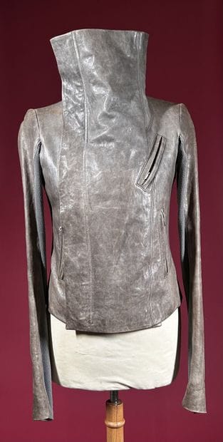 RICK OWENS 
Veste en cuir gris beige, col...