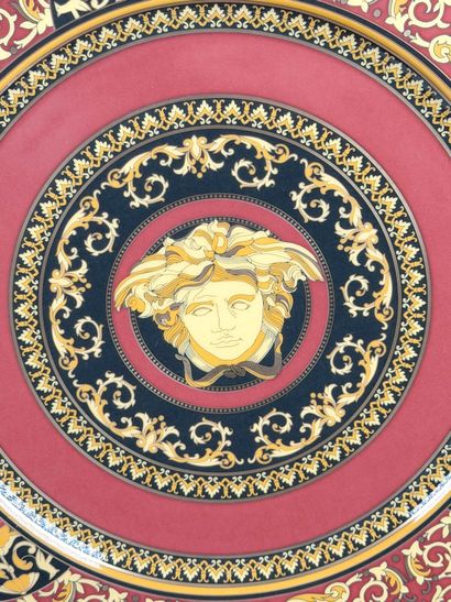 VERSACE - Medusa
Partie de service en porcelaine...
