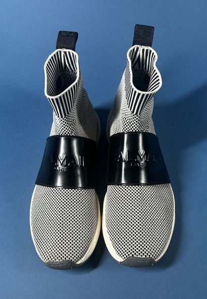 BALMAIN D.A. Olivier Rousteing 
Paire de...