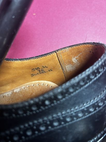 J. M. WESTON 
Deux paires de derby homme...