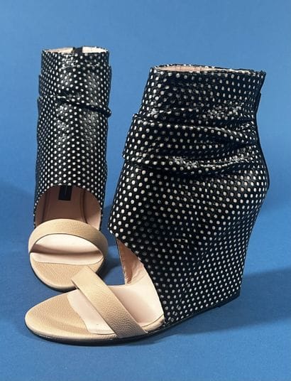 JEROME DREYFUS
Paire d'escarpins en cuir...