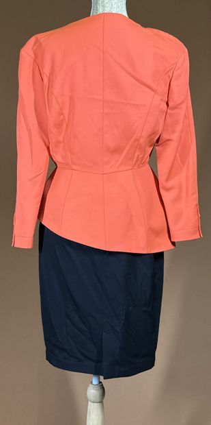 THIERRY MUGLER 
Veste en laine peignée orange,...