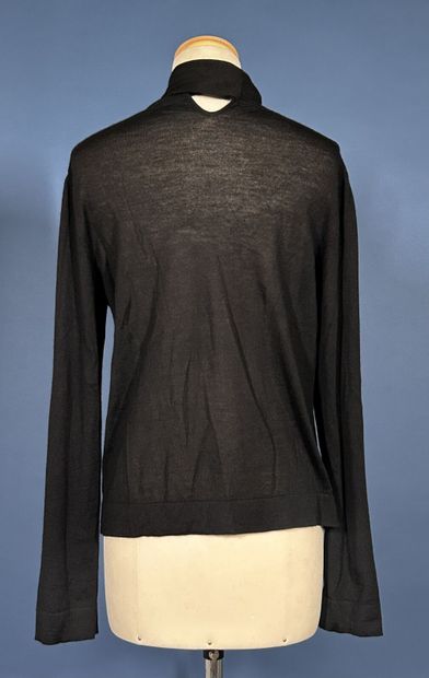 HERMÈS Paris
Pull en cachemire et soie noirs,...