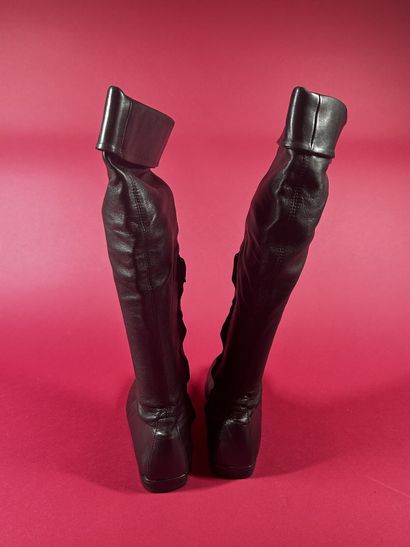 CHANEL Identification
Paire de bottes plates...
