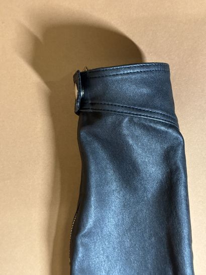ALEXANDER McQUEEN 
Blouson perfecto en cuir...
