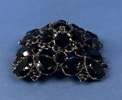 YVES SAINT LAURENT 
Importante broche pendentif...