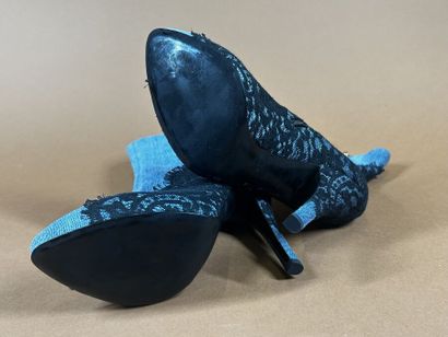 DOLCE GABBANA 
Paire de bottines en denim...