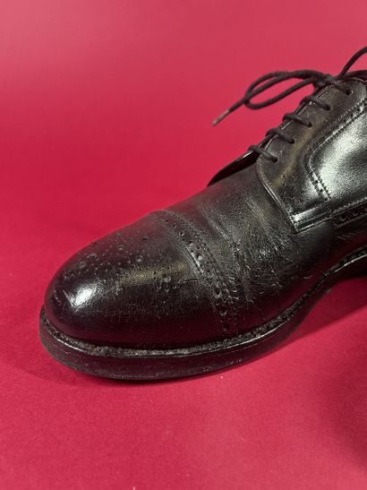 J. M. WESTON 
Deux paires de derby homme...