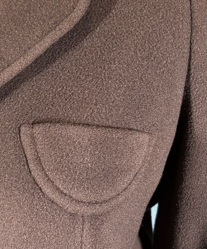 GRES 
Tailleur en drap aubergine composé...