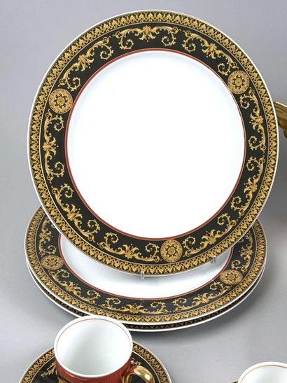 VERSACE - Medusa
Partie de service en porcelaine...