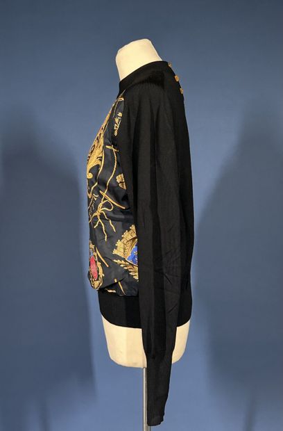 HERMÈS Paris 
Pull en lainage noir et twill...