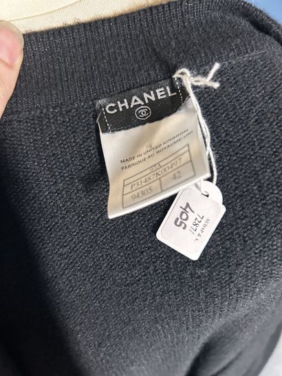 CHANEL, Automne 2007
Long cardigan en cachemire...