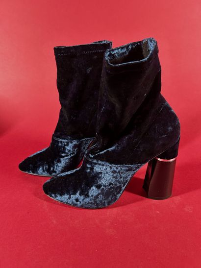 PHILLIP LIM
Paire de bottines en velours...
