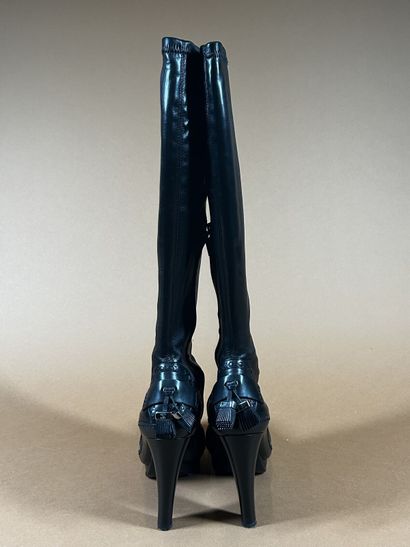 CÉLINE 
Paire de bottes en cuir noir à bouts...