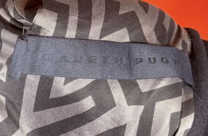 GARETH PUGH 
Manteau en angora et laine noire,...