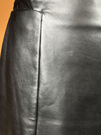ALEXANDER McQUEEN 
Jupe mi-longue en cuir...
