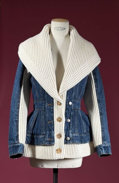 ALEXANDER McQUEEN 
Veste en denim brut à...