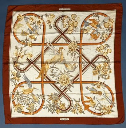 HERMÈS Paris 
Carré en twill de soie imprimée...