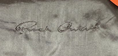 RICK OWENS 
Blouson en cuir agneau noir,...