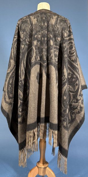 ETRO 
Cape en cachemire imprimé baroque noir...