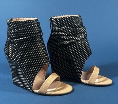 JEROME DREYFUS
Paire d'escarpins en cuir...