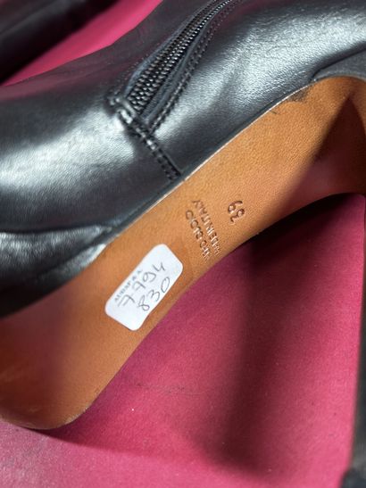 MICHEL PERY
Paire de cuissardes à revers...