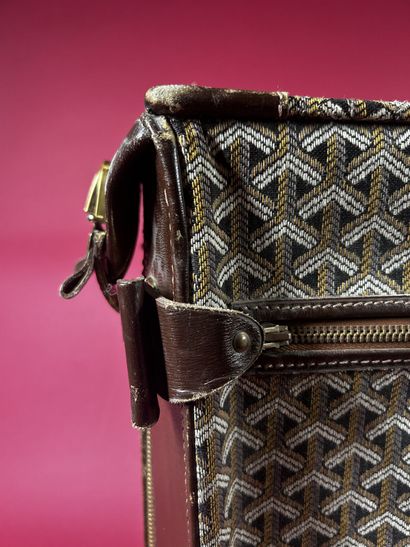 GOYARD 
Valise porte-habit pliable chiffrée...