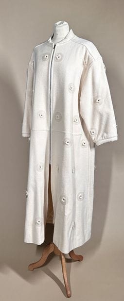 COURRÈGES Paris 
Long manteau en lainage...