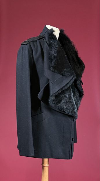 GIVENCHY 
Caban en drap de laine noir, ample...
