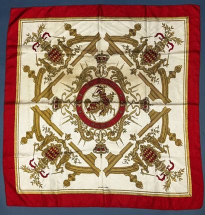 HERMÈS Paris 
Carré en twill de soie imprimée...